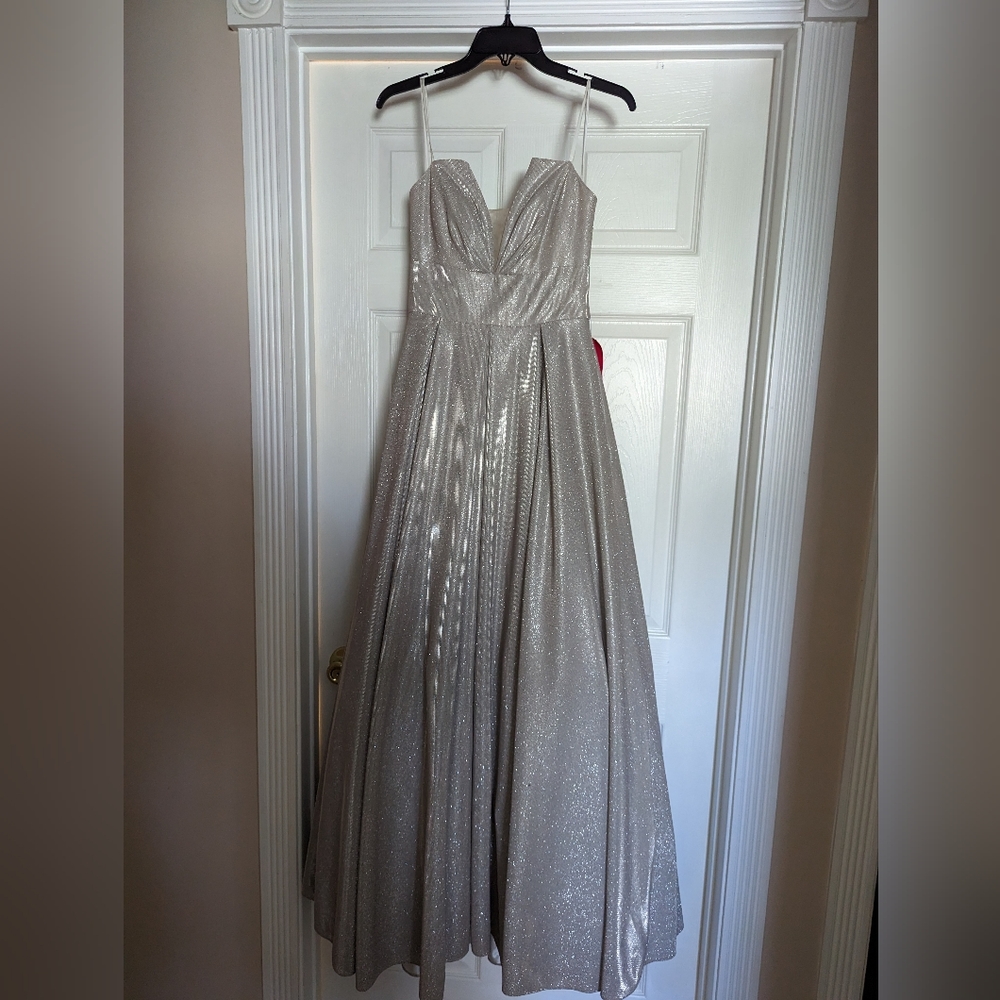 Strapless prom dress size 4